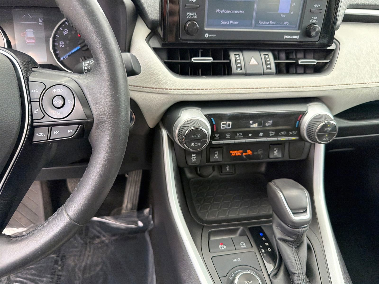 Used 2021 Toyota RAV4 XLE Premium AWD/4WD image 18