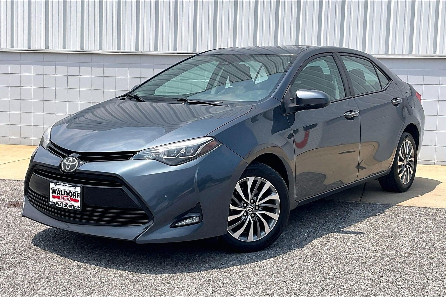 Used 2017 Toyota Corolla XLE FWD image 2