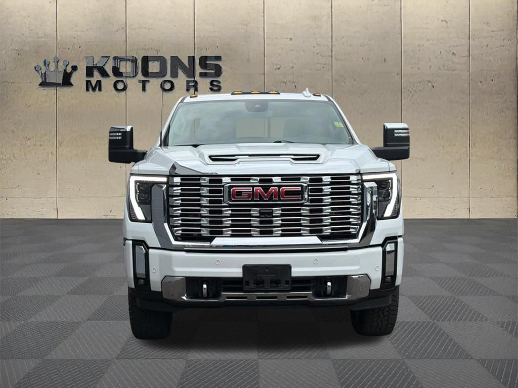 Used 2024 GMC Sierra 3500 Denali AWD/4WD image 3