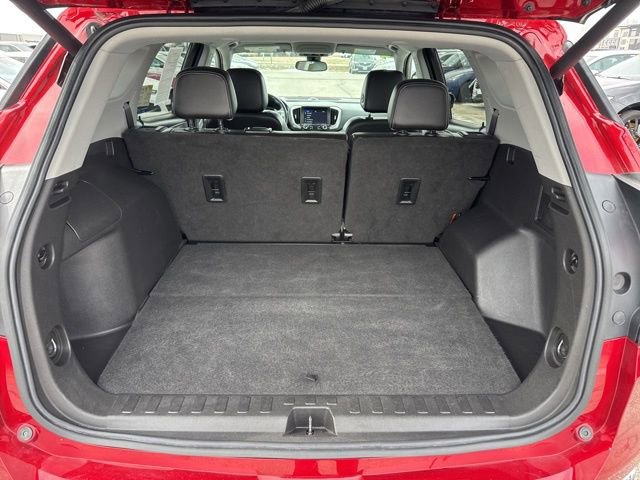 Used 2022 GMC Terrain SLT image 13