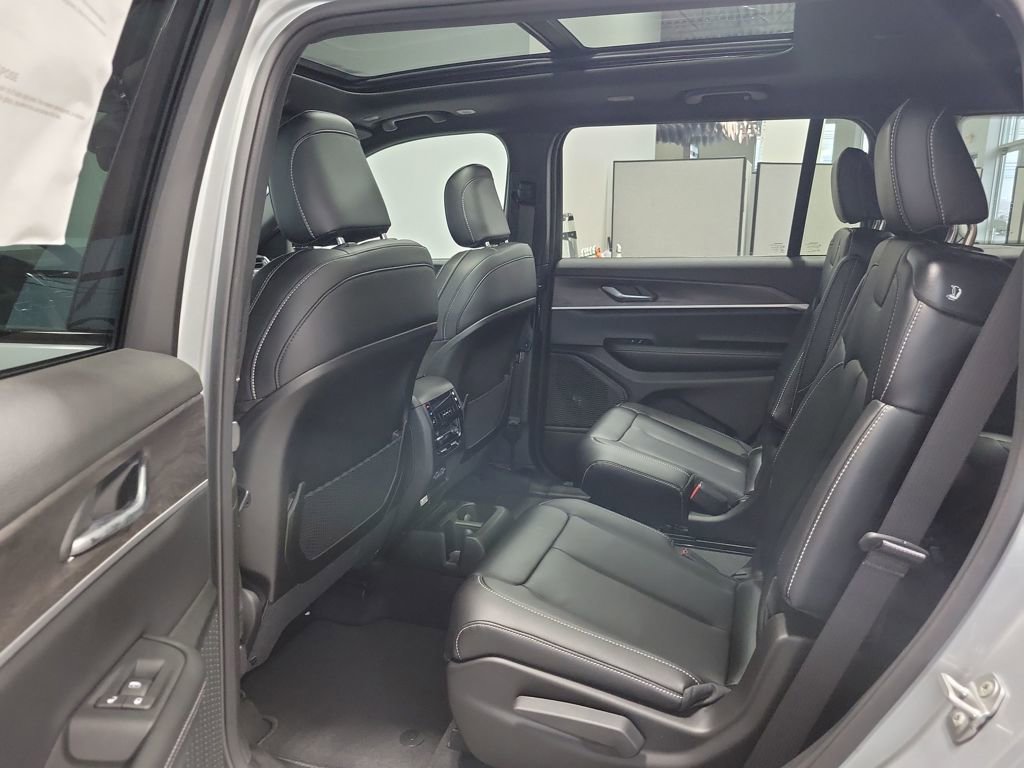 New 2025 Jeep Grand Cherokee L Limited w/ Trailer Tow Package image 13