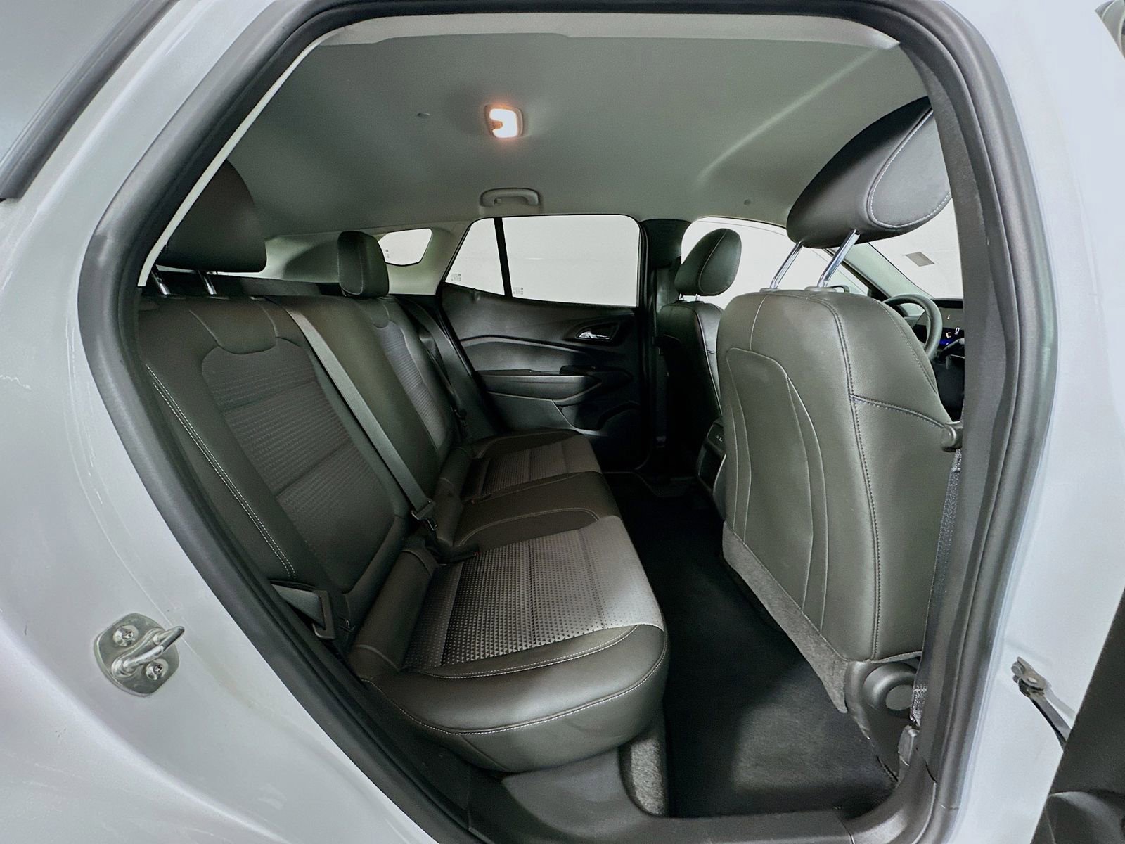 Used 2025 Chevrolet Trax LT FWD image 25