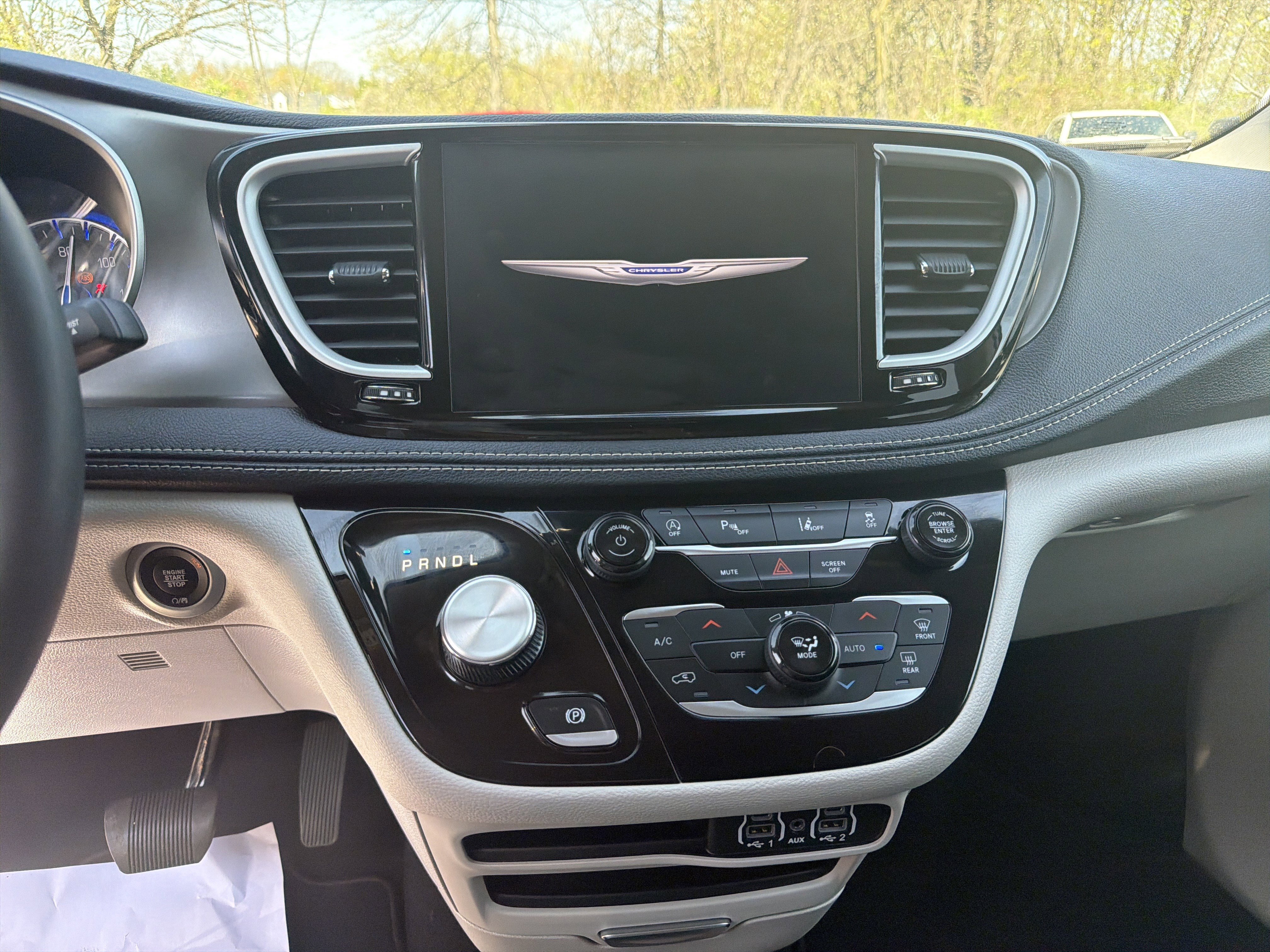 Used 2023 Chrysler Pacifica Touring-L image 17