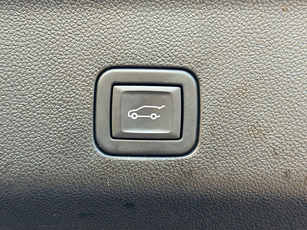 Used 2024 GMC Yukon SLT image 14