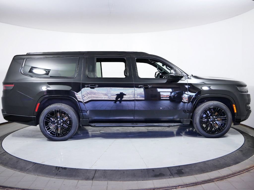 Used 2024 Jeep Wagoneer L Series II image 9