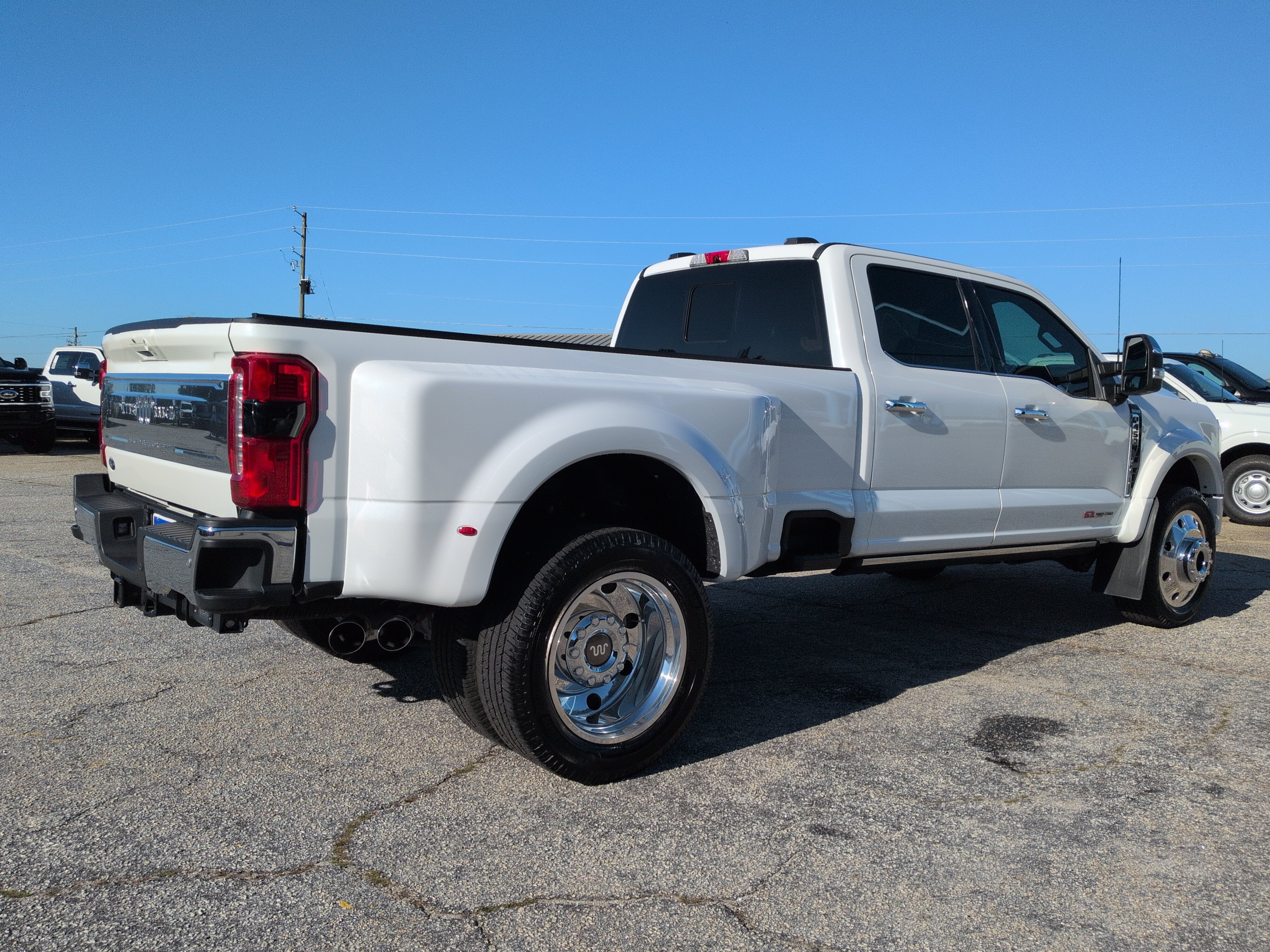 Used 2025 Ford F450 4x4 Crew Cab Super Duty image 3