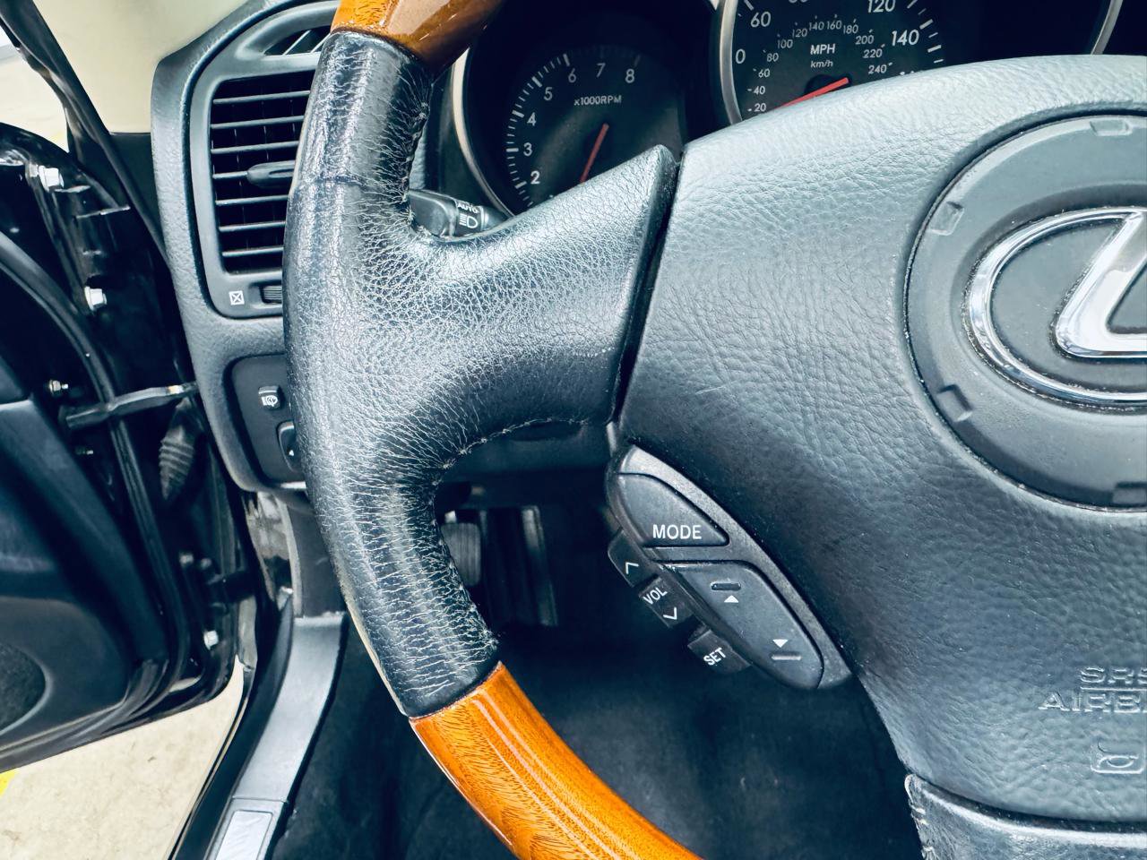 Used 2002 Lexus SC 430 Convertible image 39