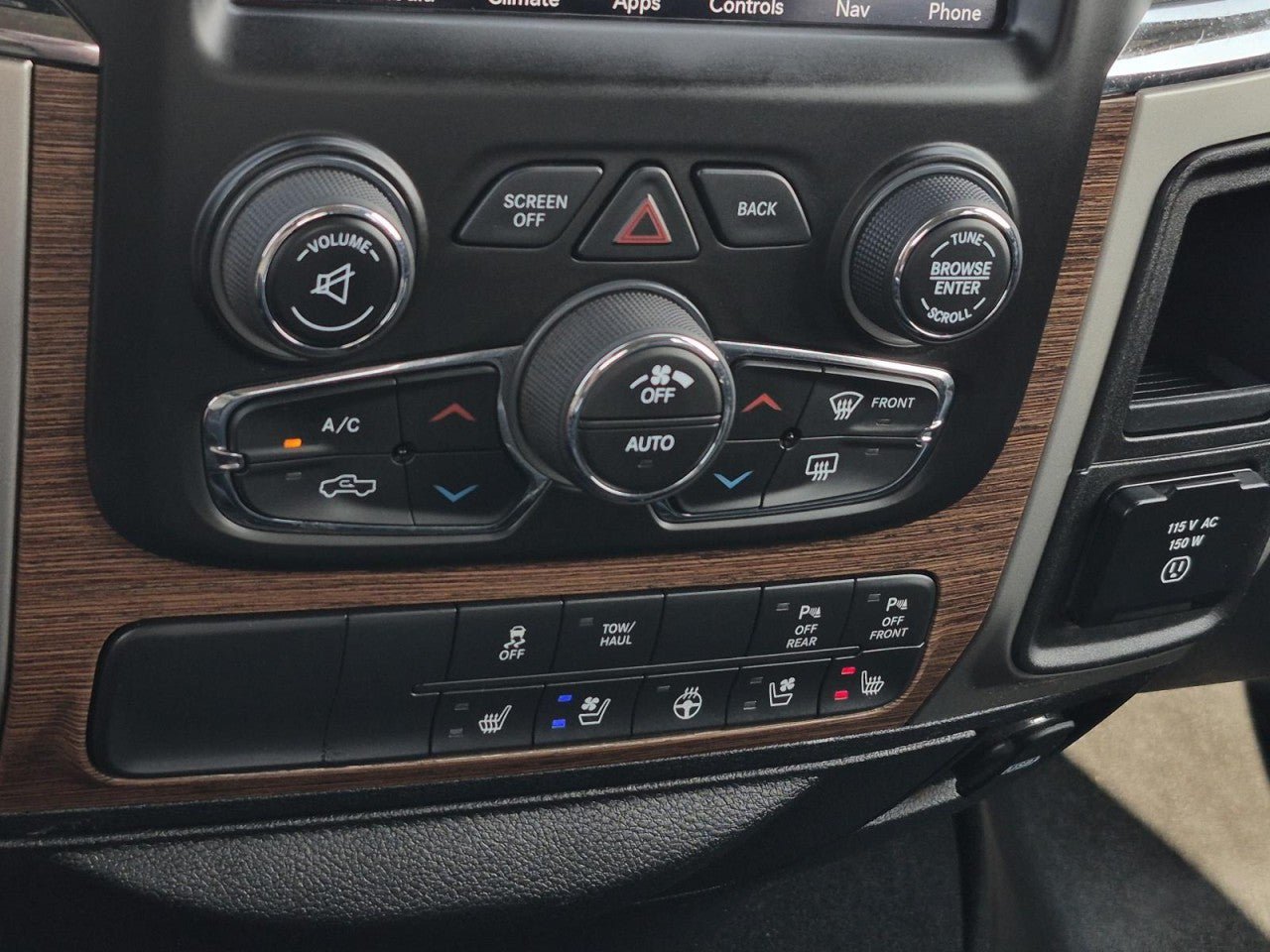 Used 2018 RAM 1500 Laramie w/ Convenience Group AWD/4WD image 30