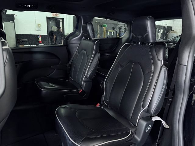 Used 2025 Chrysler Pacifica Limited FWD image 23