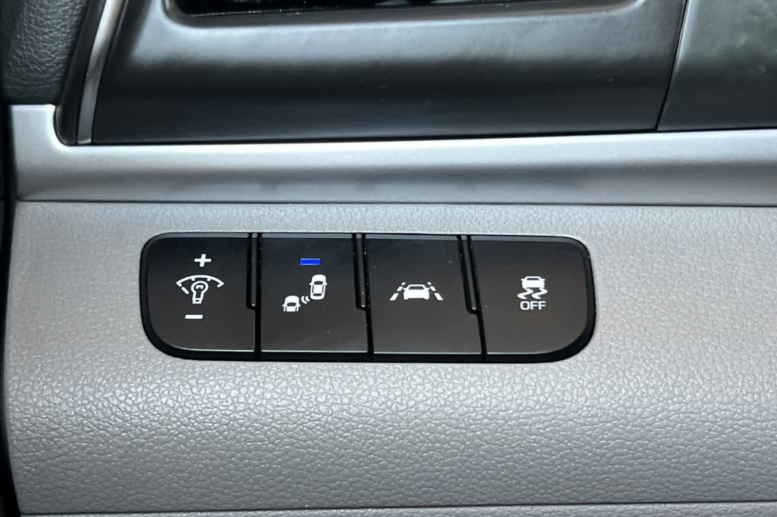 Used 2020 Hyundai Elantra SEL FWD image 27