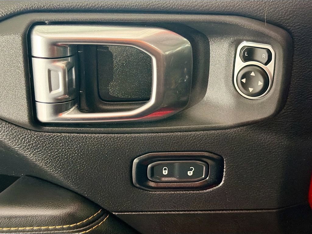 Used 2025 Jeep Wrangler Unlimited Sahara image 19