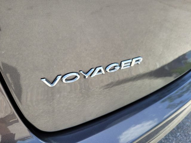 Used 2023 Chrysler Voyager LX FWD image 10