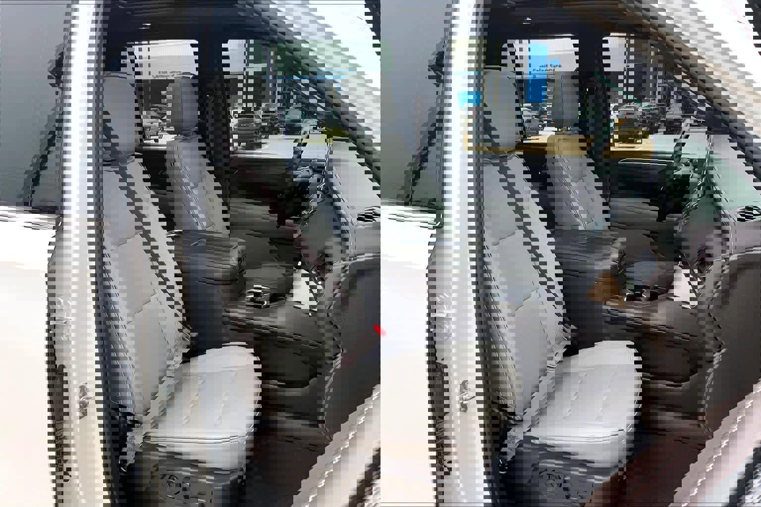 Used 2022 GMC Yukon SLT w/ SLT Premium Package image 17