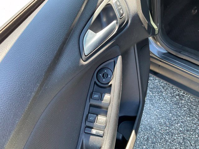 Used 2016 Ford Focus SE FWD image 7
