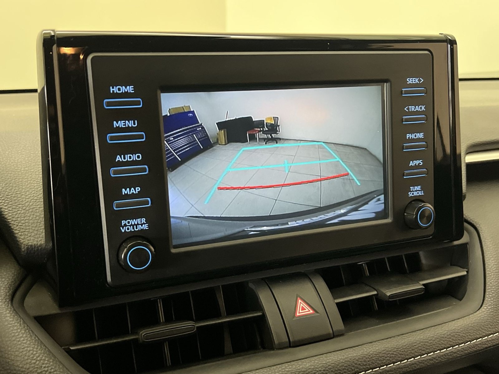 Used 2019 Toyota RAV4 LE w/ All Weather Liner Package AWD/4WD image 18