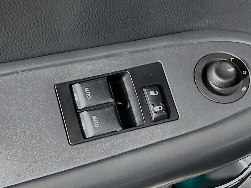 Used 2013 Dodge Challenger SXT image 16