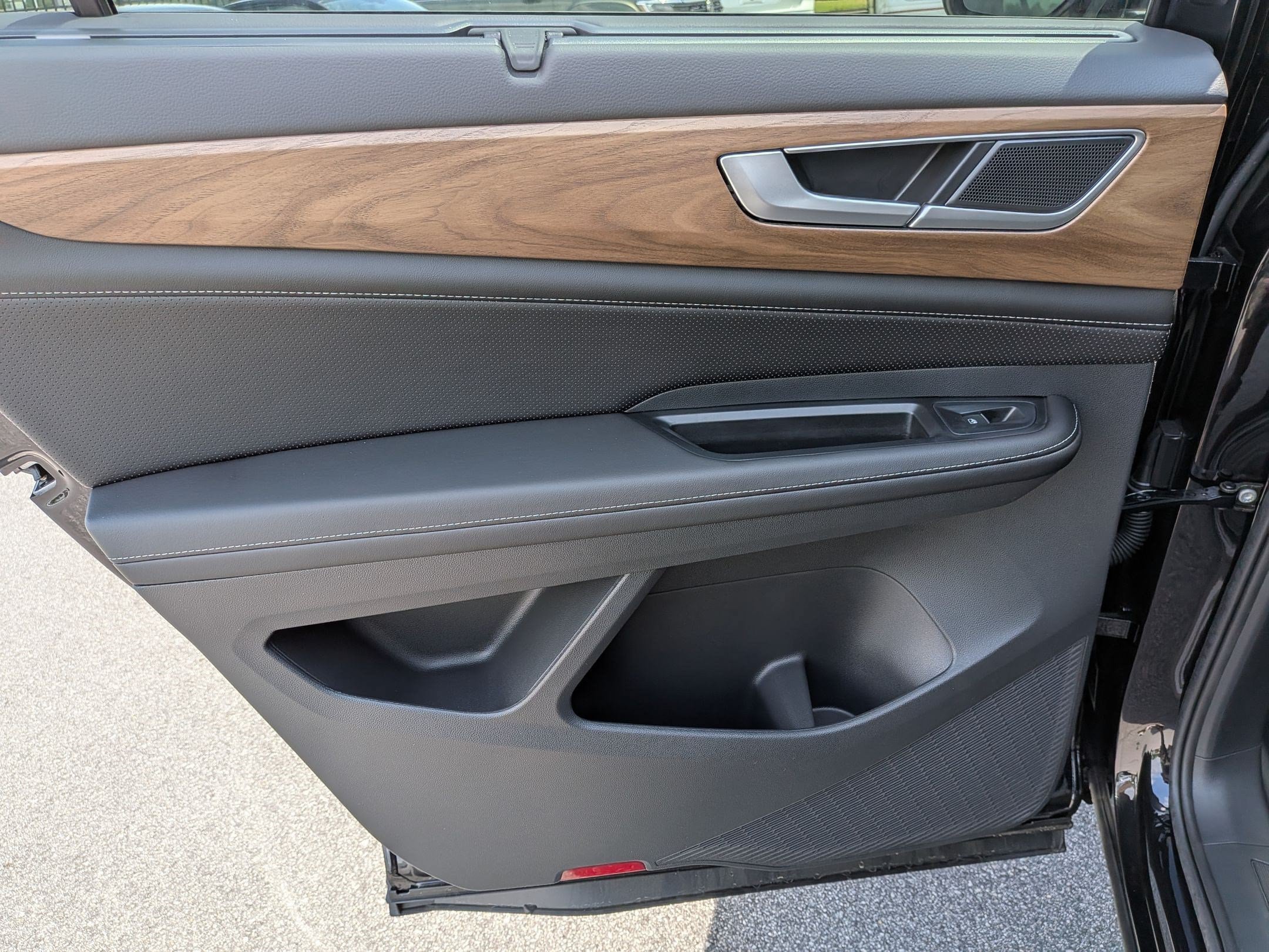 New 2026 Volkswagen Atlas SE FWD image 24