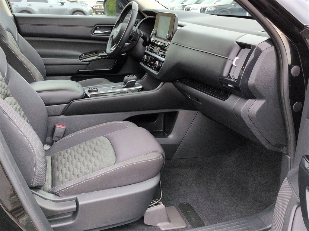 Used 2022 Nissan Pathfinder SV image 19