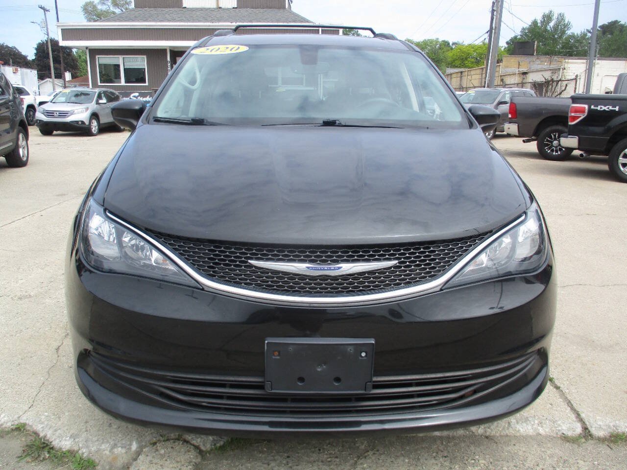 Used 2020 Chrysler Voyager Lxi FWD image 9