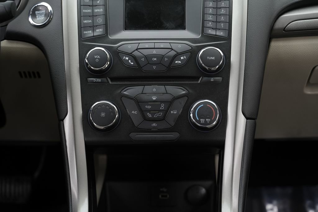 Used 2018 Ford Fusion SE FWD image 42