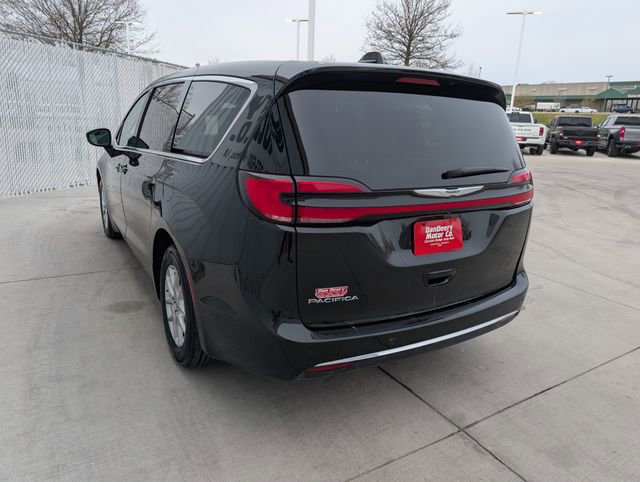 Used 2024 Chrysler Pacifica Touring-L image 20
