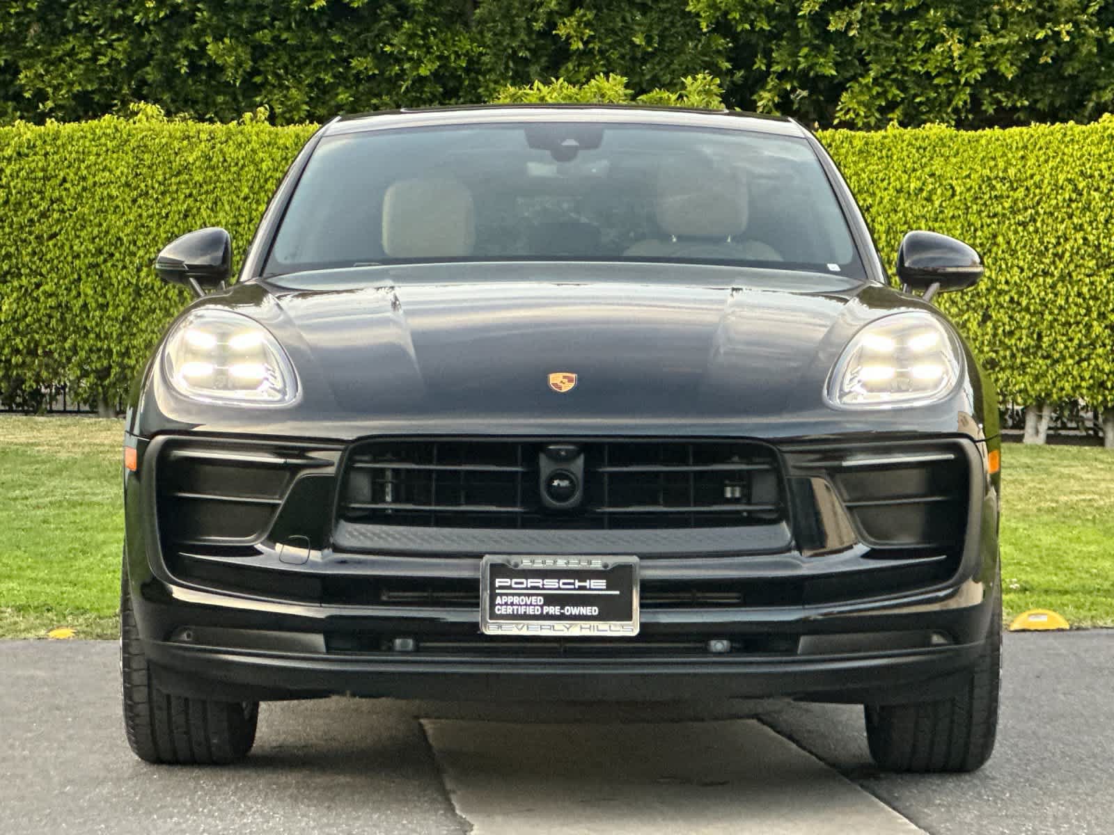 Certified 2025 Porsche Macan AWD/4WD image 11