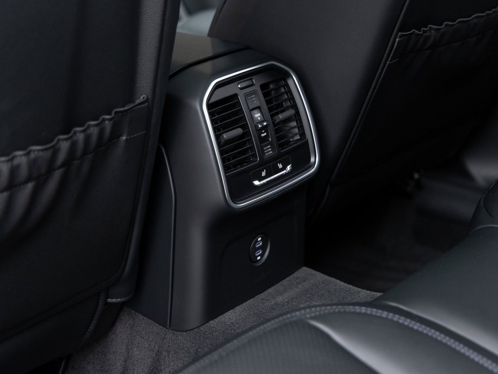 Certified 2026 Porsche Macan image 27