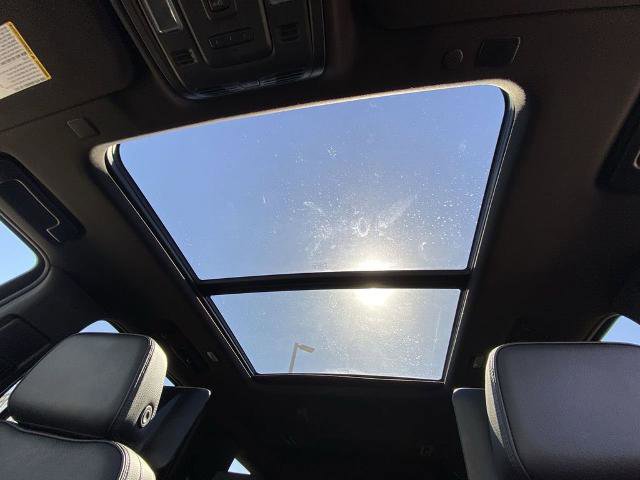 Used 2024 GMC Yukon Denali w/ Denali Reserve Package image 15