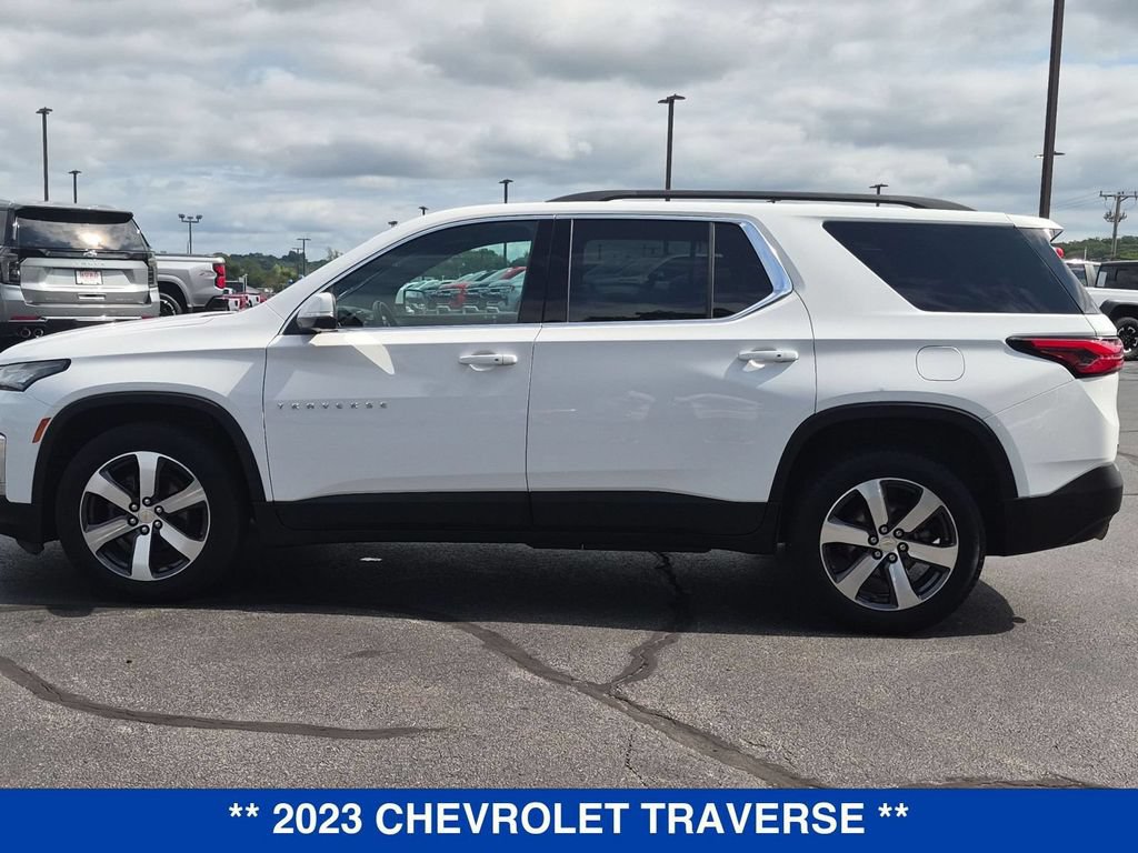 Used 2023 Chevrolet Traverse LT w/ LT Premium Package AWD/4WD image 6