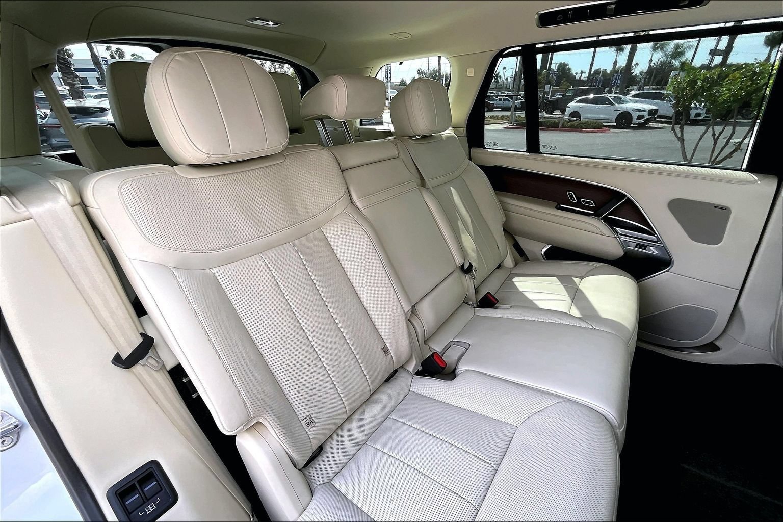 Used 2024 Land Rover Range Rover Long Wheelbase SE AWD/4WD image 26