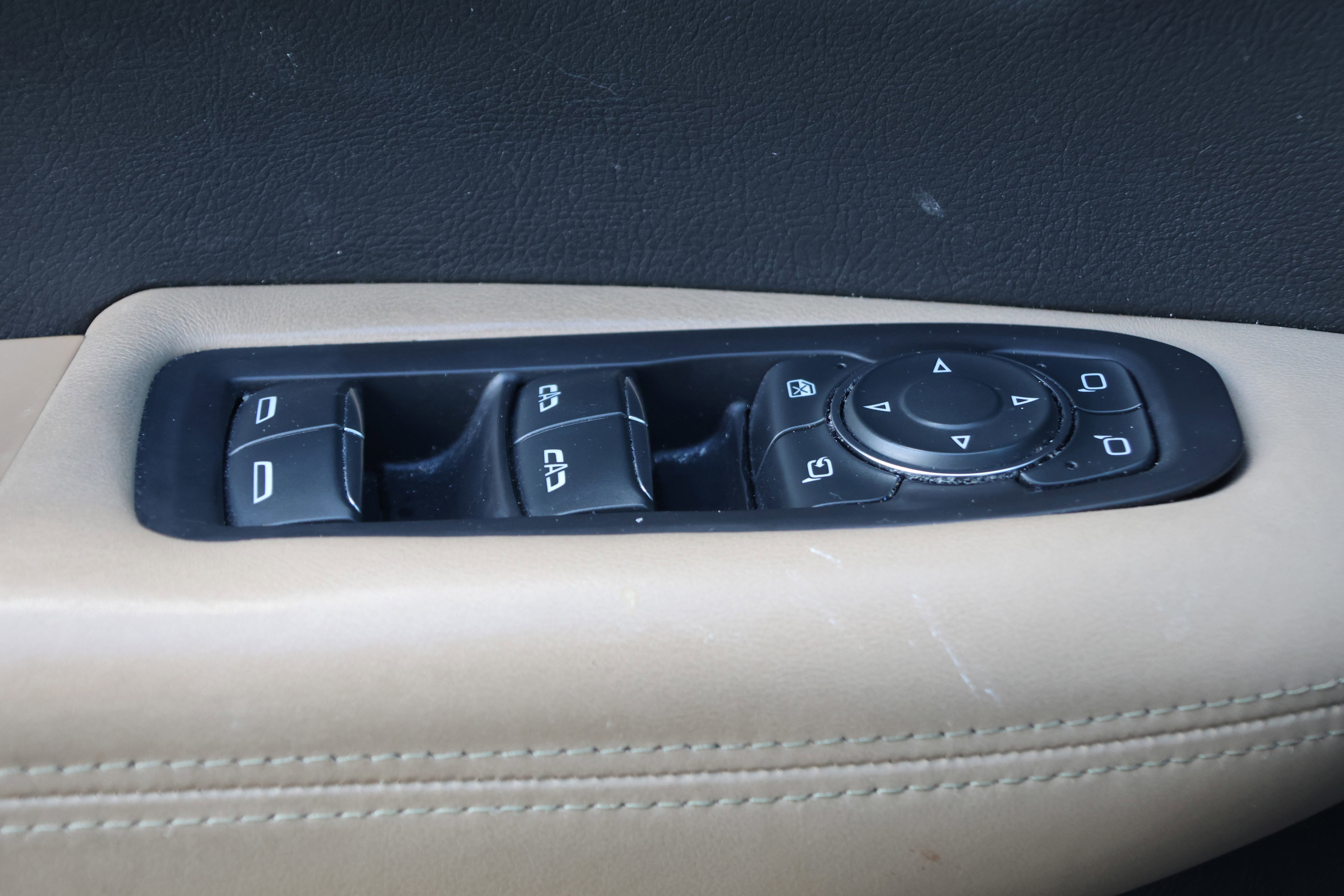 Used 2019 Cadillac XT5 Platinum AWD/4WD image 14