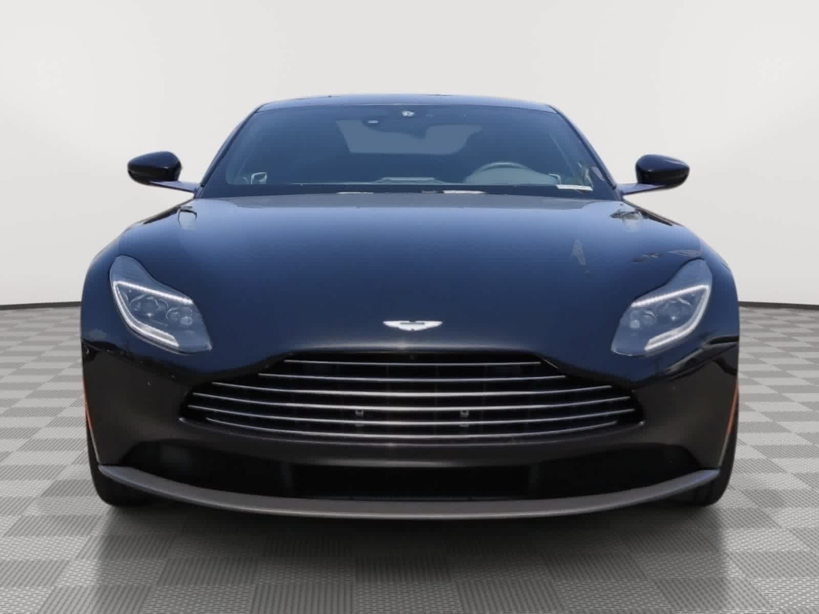 Used 2020 Aston Martin DB11 Coupe RWD image 2