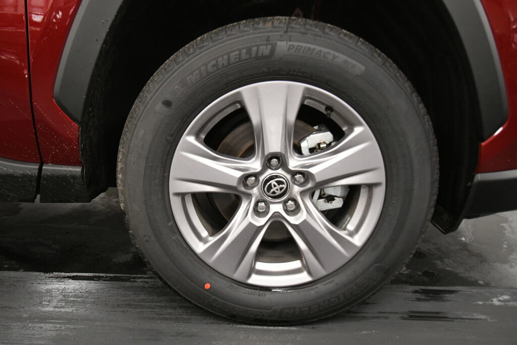 Used 2025 Toyota RAV4 XLE w/ Convenience Package image 33