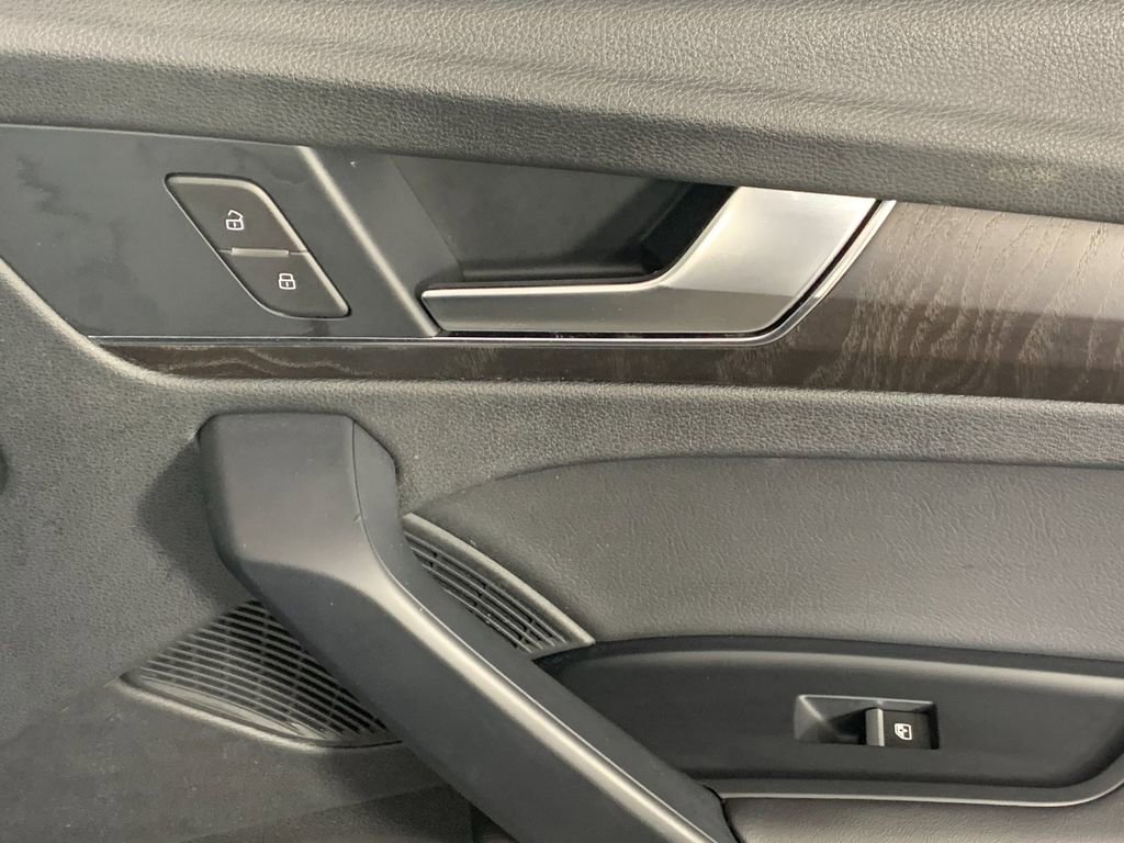 Used 2020 Audi Q5 e Premium Plus image 41