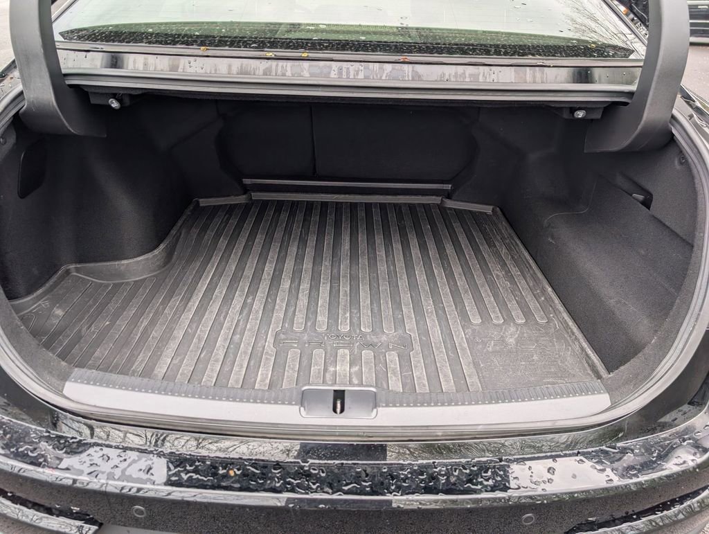 Used 2023 Toyota Crown Limited image 7