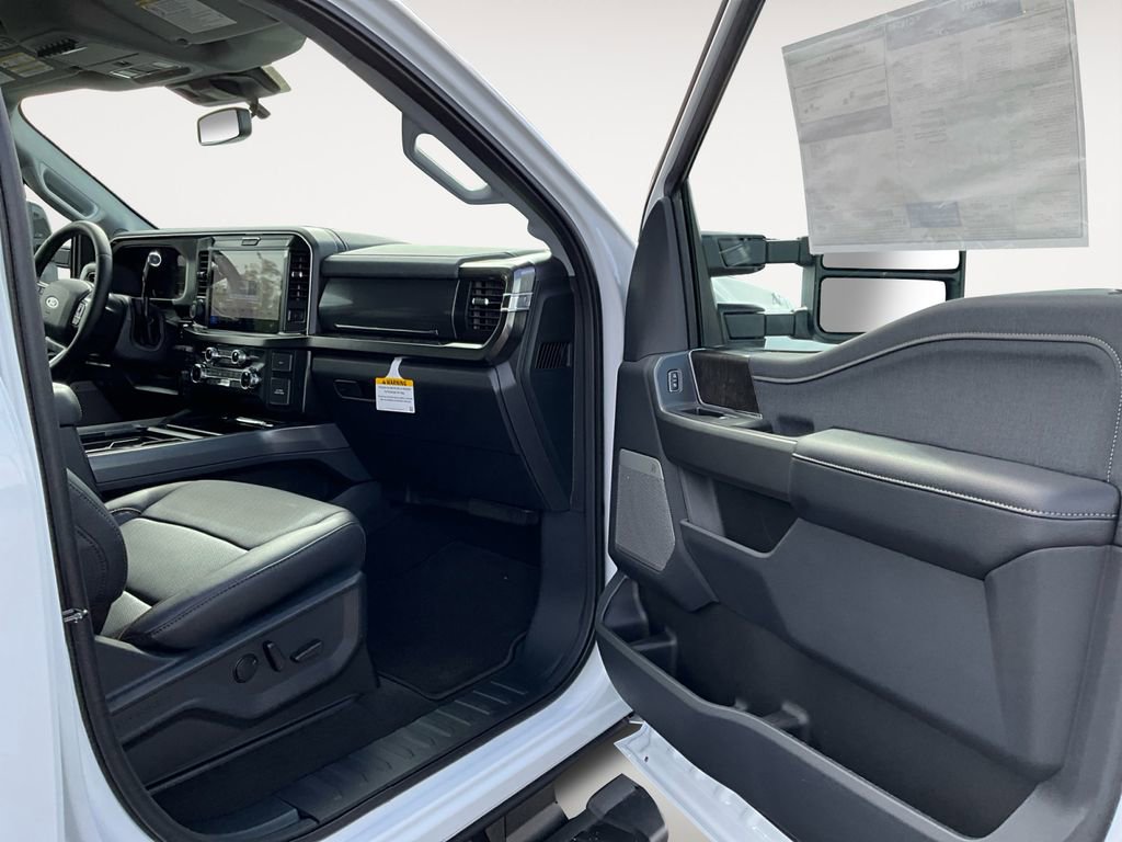 New 2026 Ford F250 Lariat w/ Black Appearance Package image 9