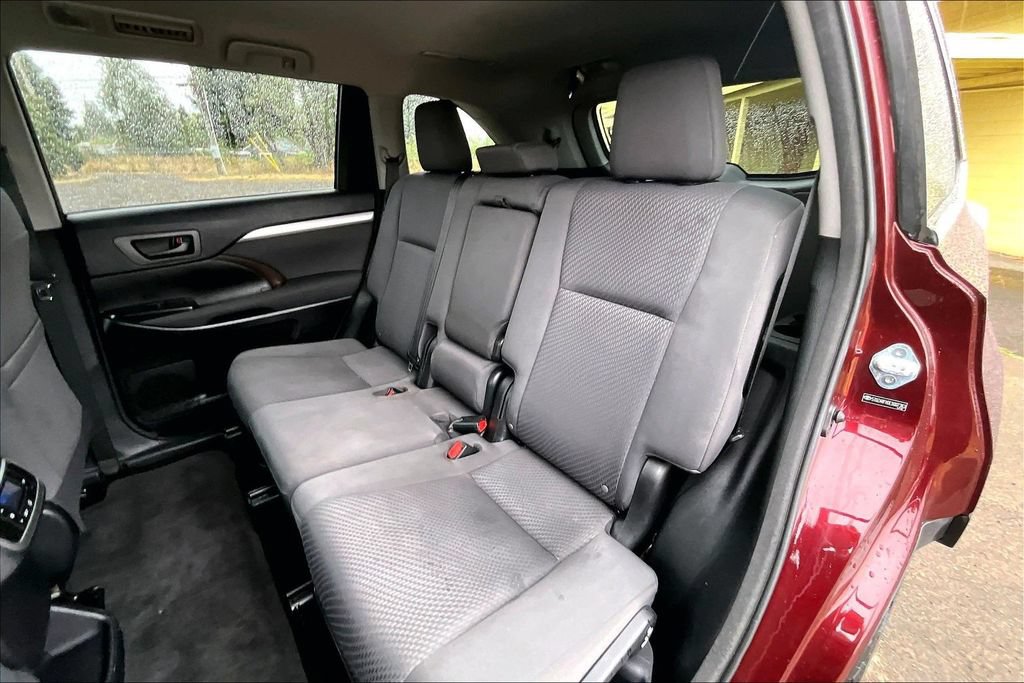 Used 2014 Toyota Highlander LE FWD image 21