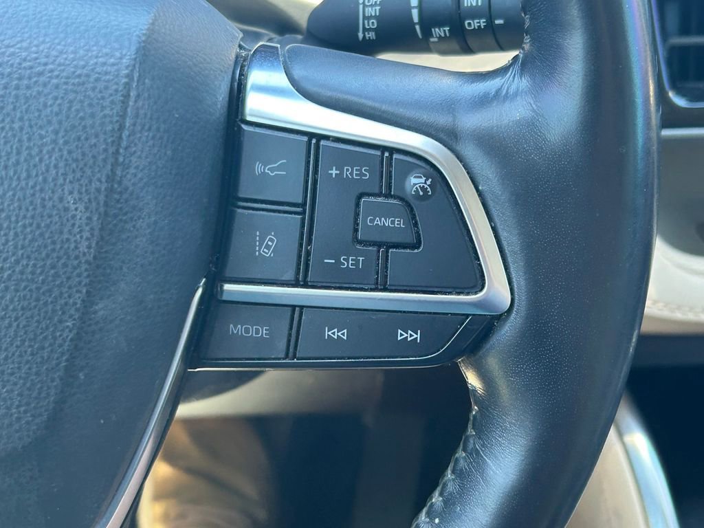 Used 2021 Toyota Highlander Limited FWD image 44