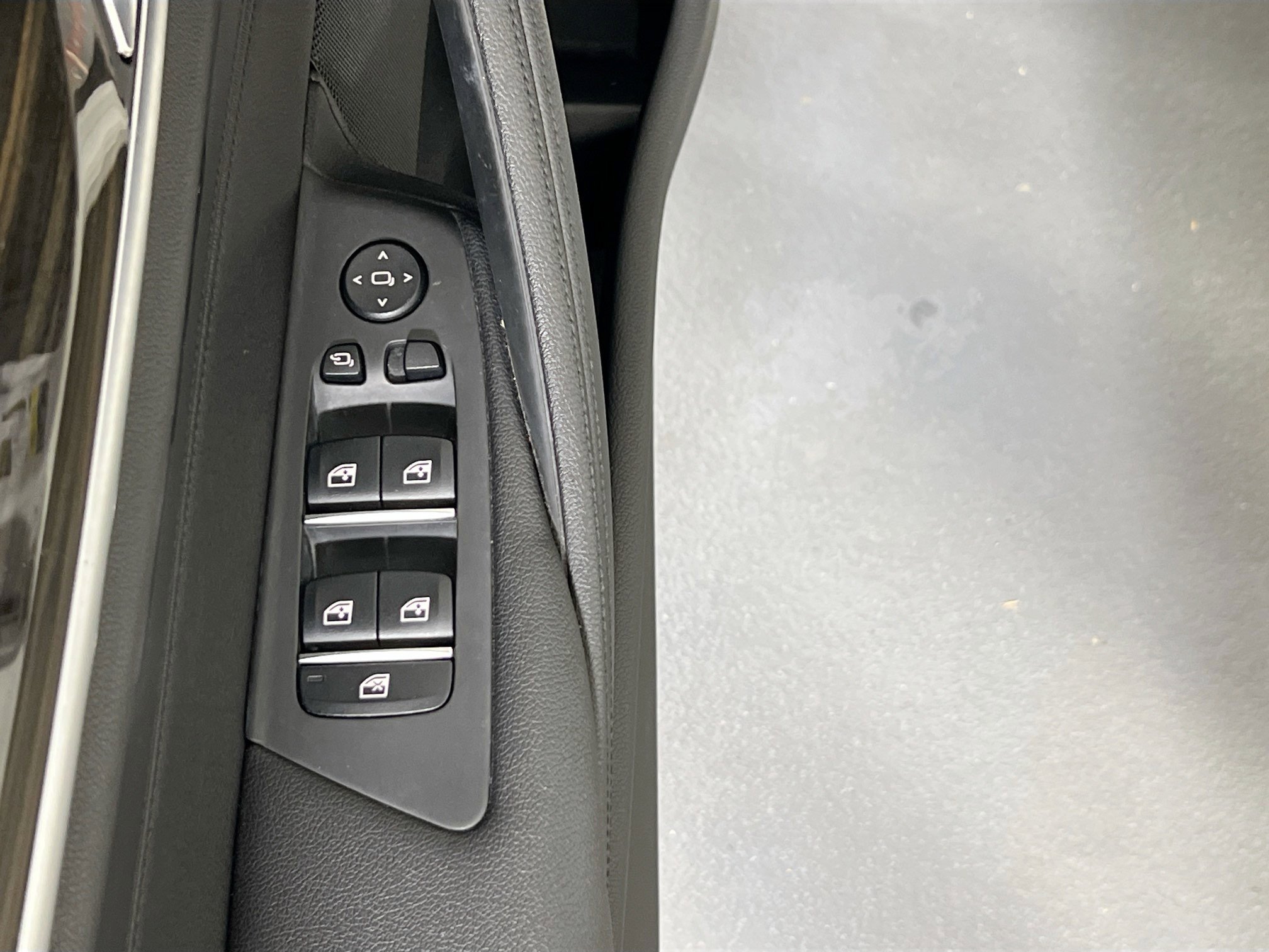 Used 2018 BMW 530i xDrive AWD/4WD image 18