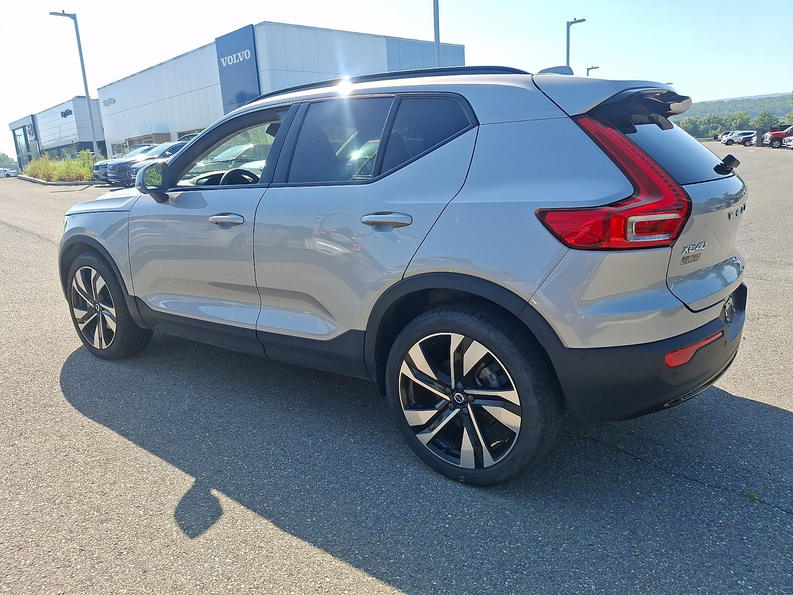 Certified 2023 Volvo XC40 B5 Ultimate w/ Protection Package Premier AWD/4WD image 5