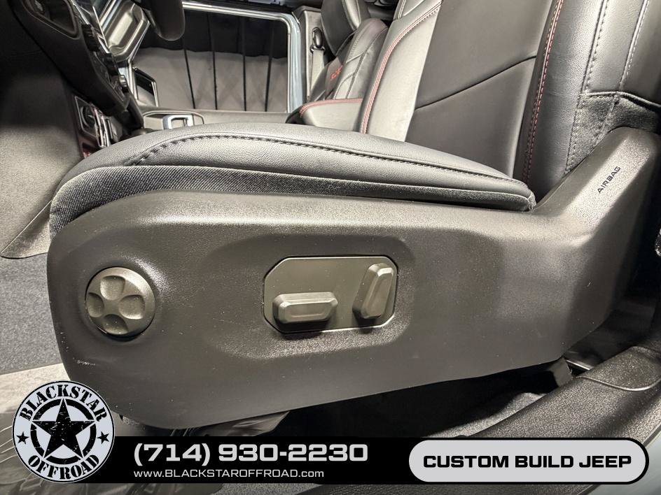 Used 2025 Jeep Wrangler Unlimited Rubicon w/ Safety Group AWD/4WD image 18