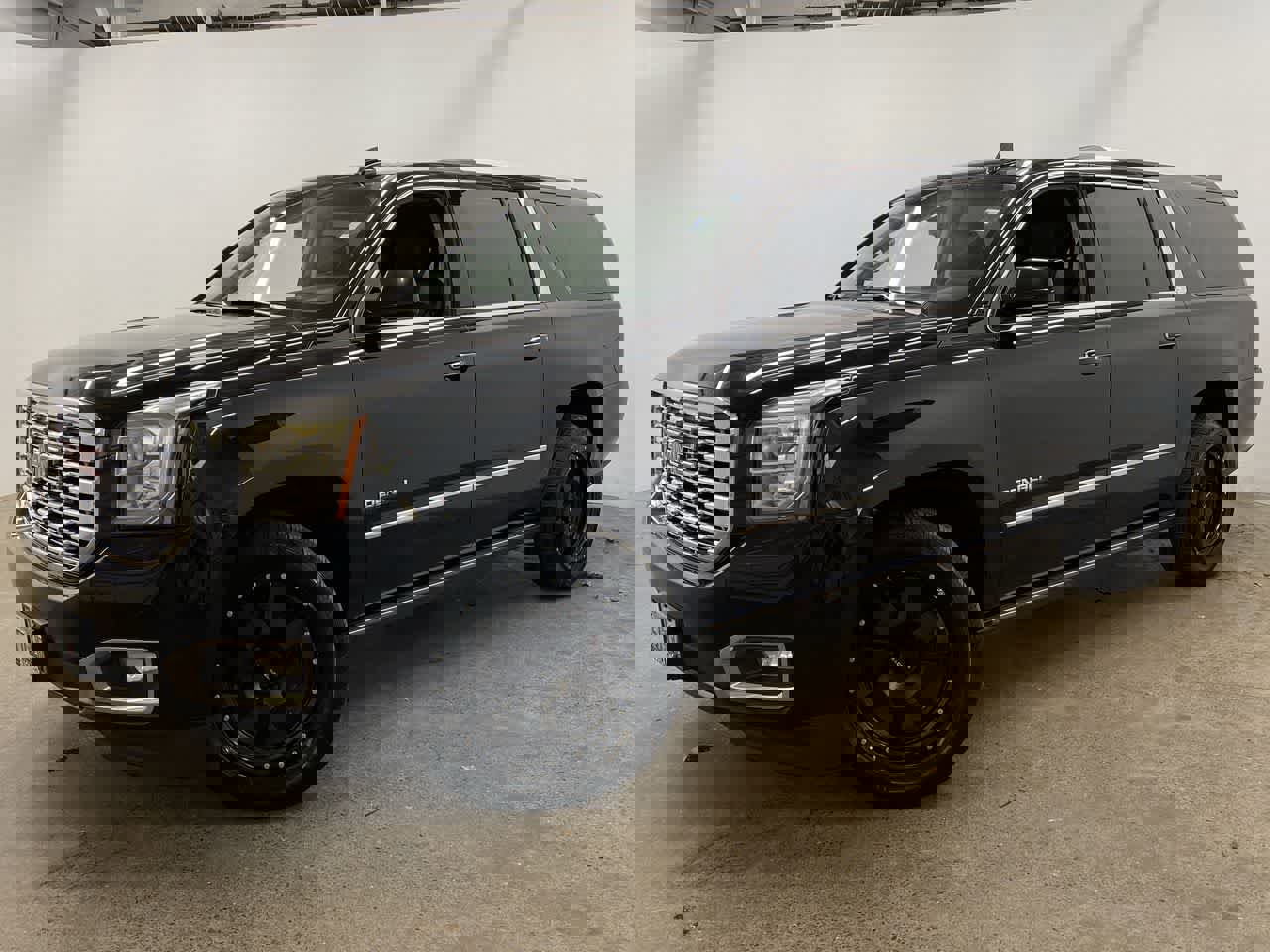 Used 2019 GMC Yukon XL Denali w/ Denali Ultimate Package image 1