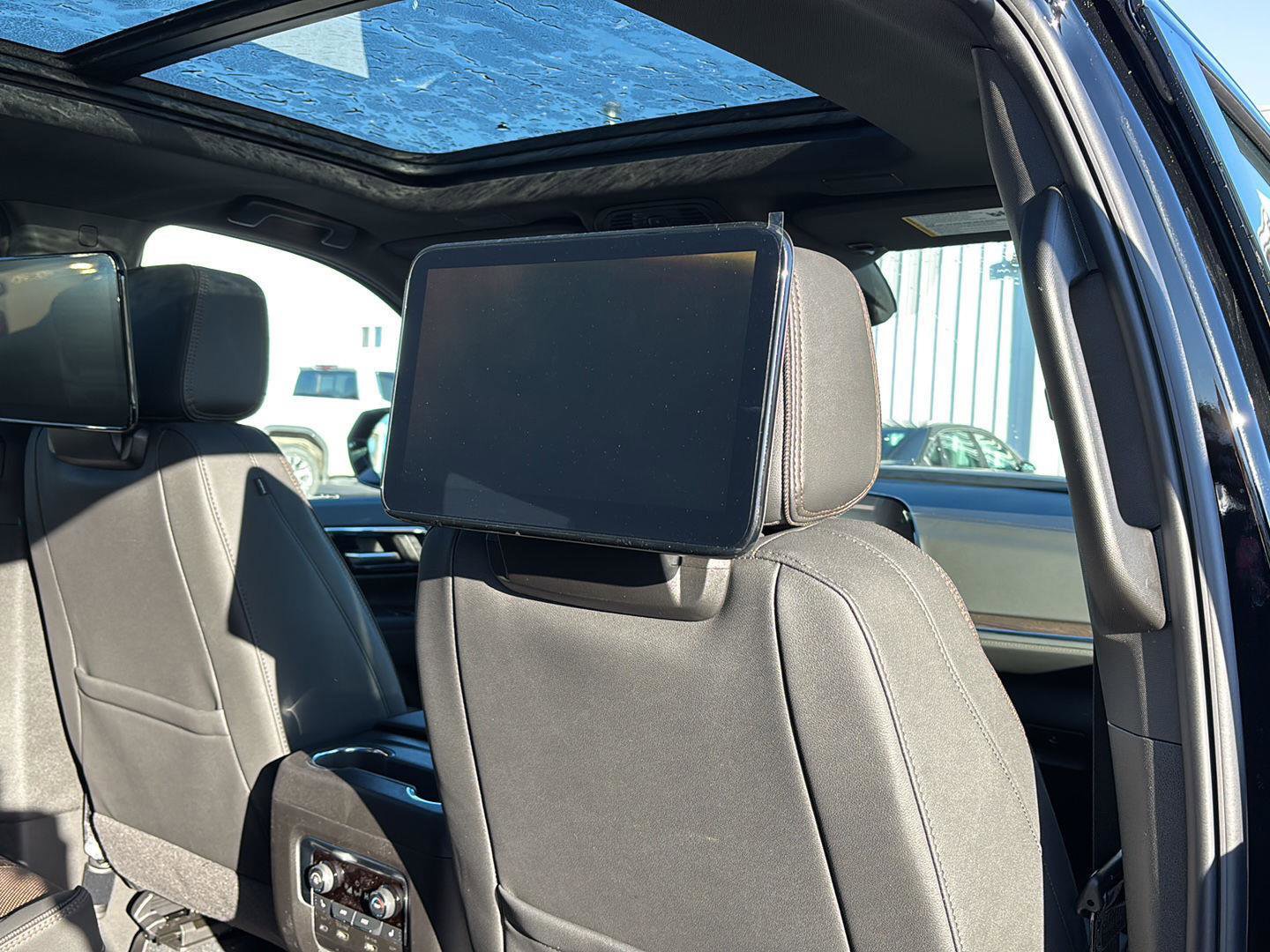 New 2026 Chevrolet Suburban High Country image 25