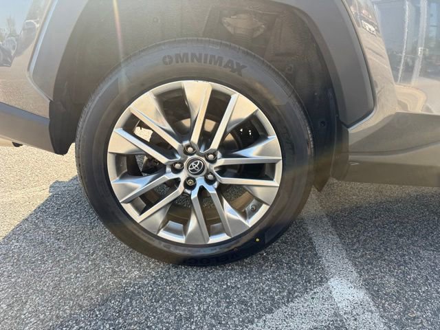 Used 2019 Toyota RAV4 XLE Premium w/ Cold Weather Package AWD/4WD image 14