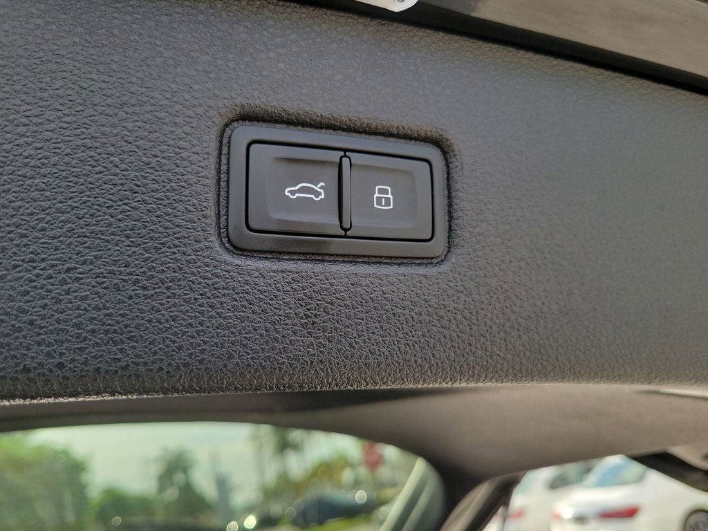 Certified 2023 Audi SQ7 Premium Plus AWD/4WD image 30