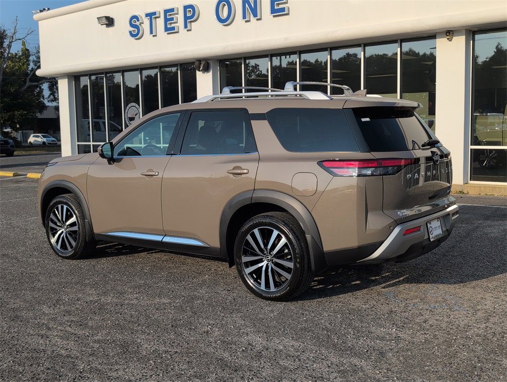 Used 2024 Nissan Pathfinder Platinum image 8