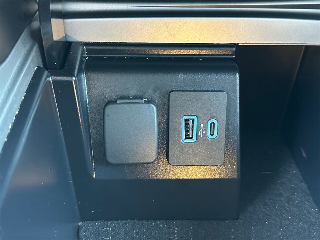 Used 2023 Ford Explorer Limited w/ Limited Technology Package image 27