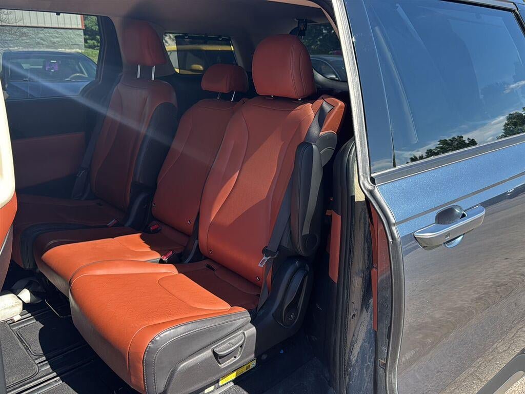Used 2024 Kia Carnival SX FWD image 21