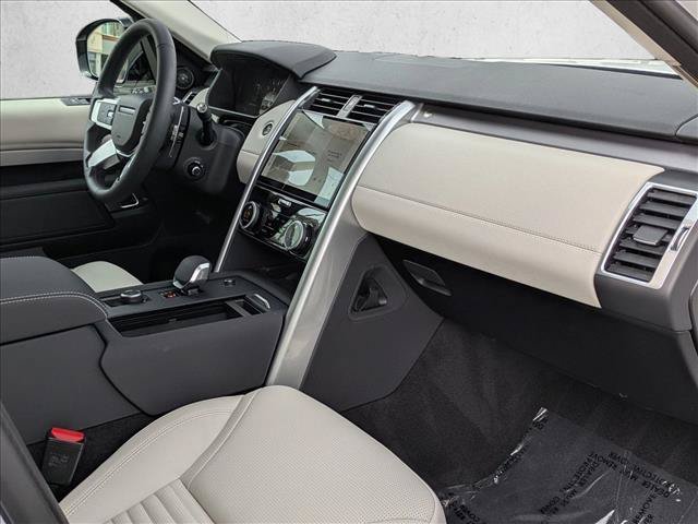 Certified 2025 Land Rover Discovery Dynamic SE AWD/4WD image 25