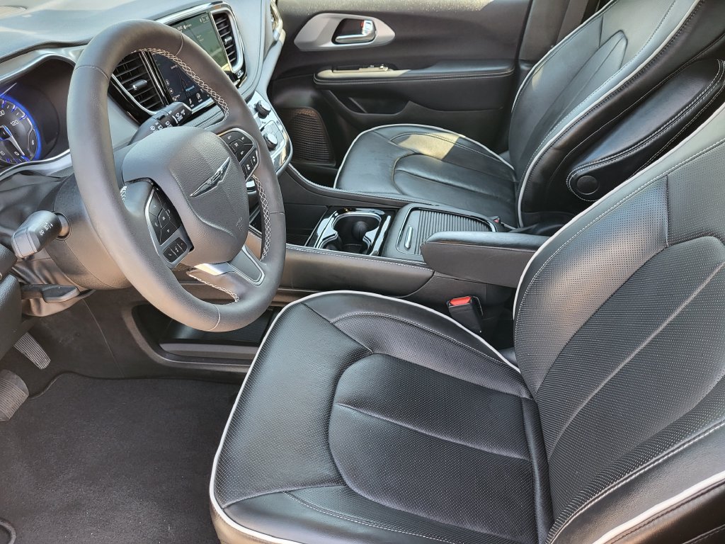 Used 2026 Chrysler Pacifica Limited AWD/4WD image 14